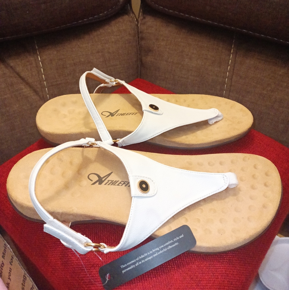Athlefit Women's Thong T Strap Sandal. Size 11 NWT